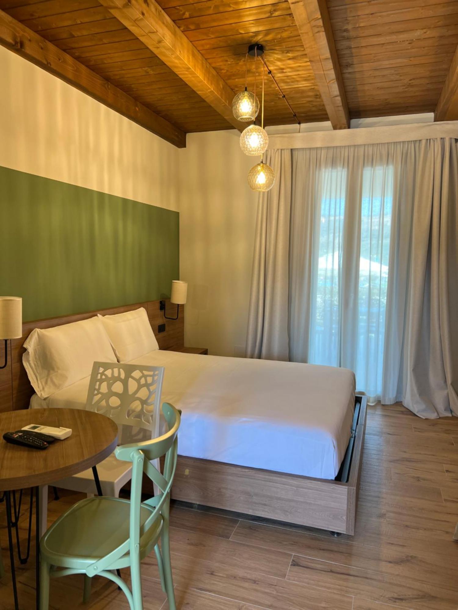 Ll Crinale Village Colli del Tronto Εξωτερικό φωτογραφία